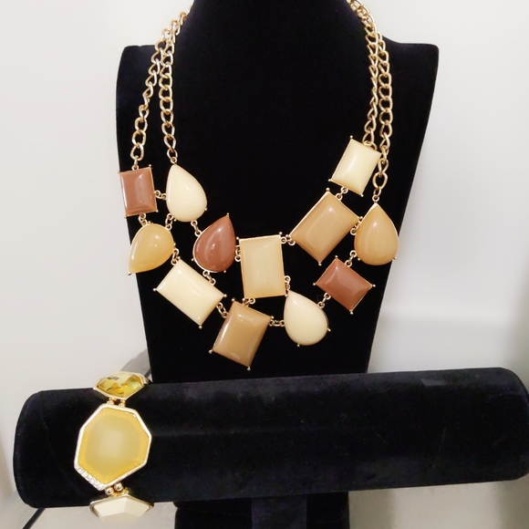 Cream Brown Statement Necklace and Bracelet set - Picture 4 of 12